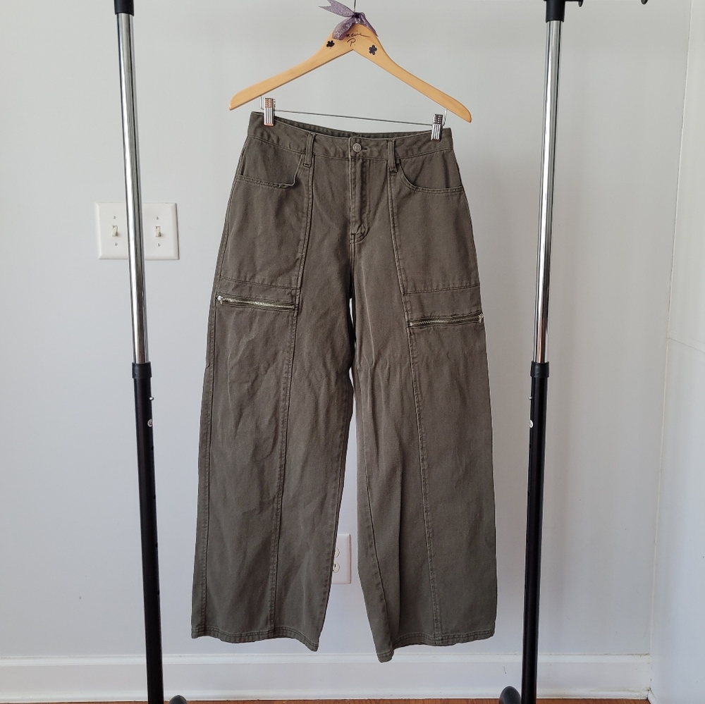Forever 21 Women's Wide Leg High Rise Cargo Pants – Size 29